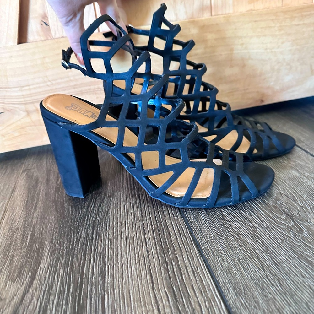 Brash brand, chunky heel shoe